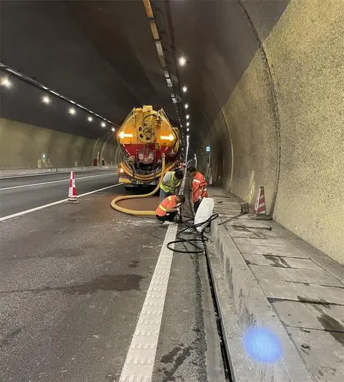 德江隧道排水渠清淤